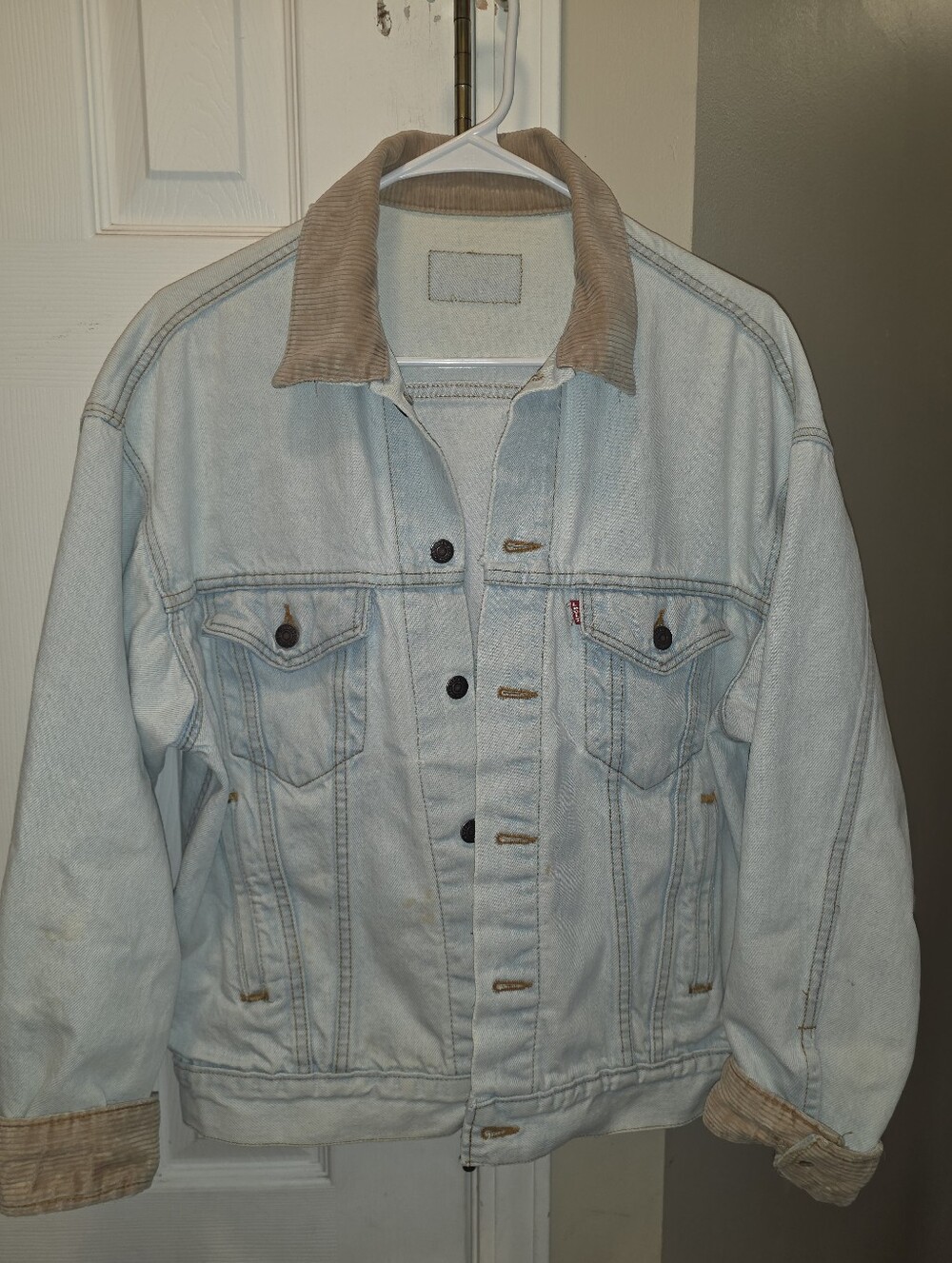 Vintage Levi's Light Wash Denim Trucker Jacket Corduroy Detail
